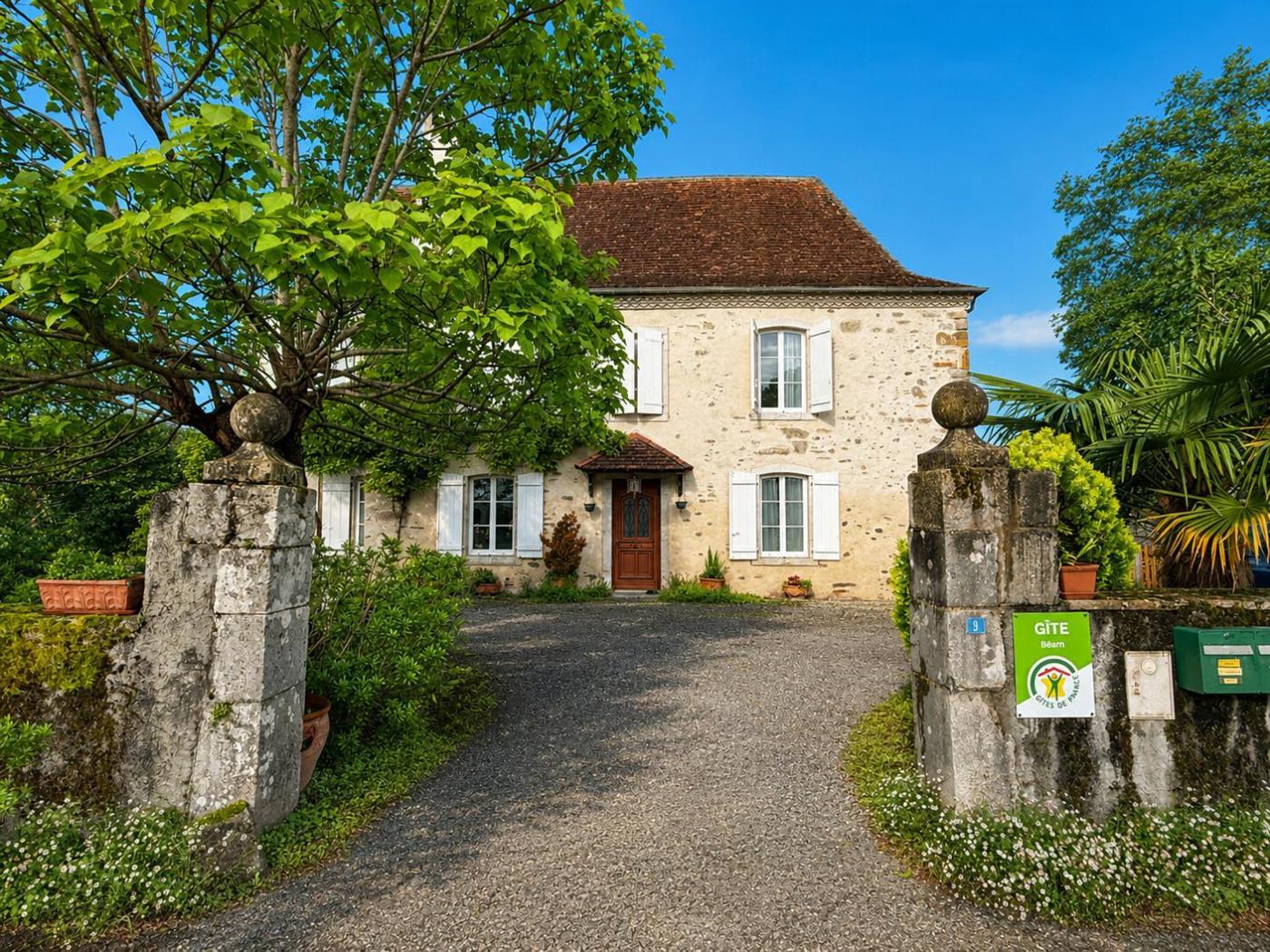 Patrimoine immobilier complexe à Lescar – immeubles et actifs dans le Béarn